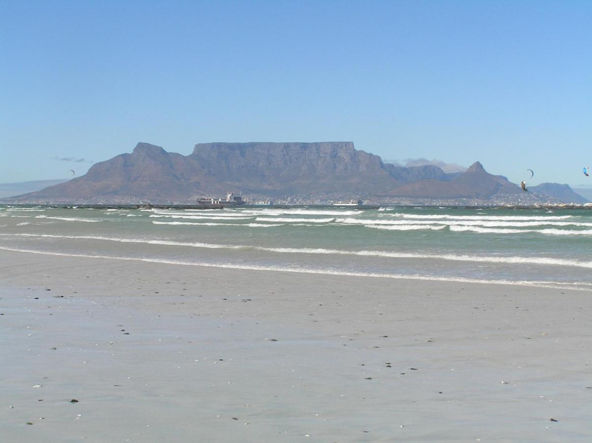 Small Bay Guest House Bloubergstrand Exteriér fotografie
